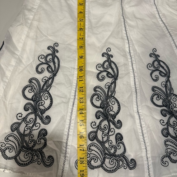 Ann Taylor Embroidered White Skirt size 4 petite - Picture 4 of 5
